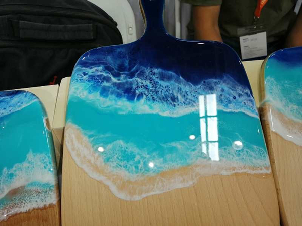家具廠河流桌樹(shù)脂膠水應(yīng)用案例
